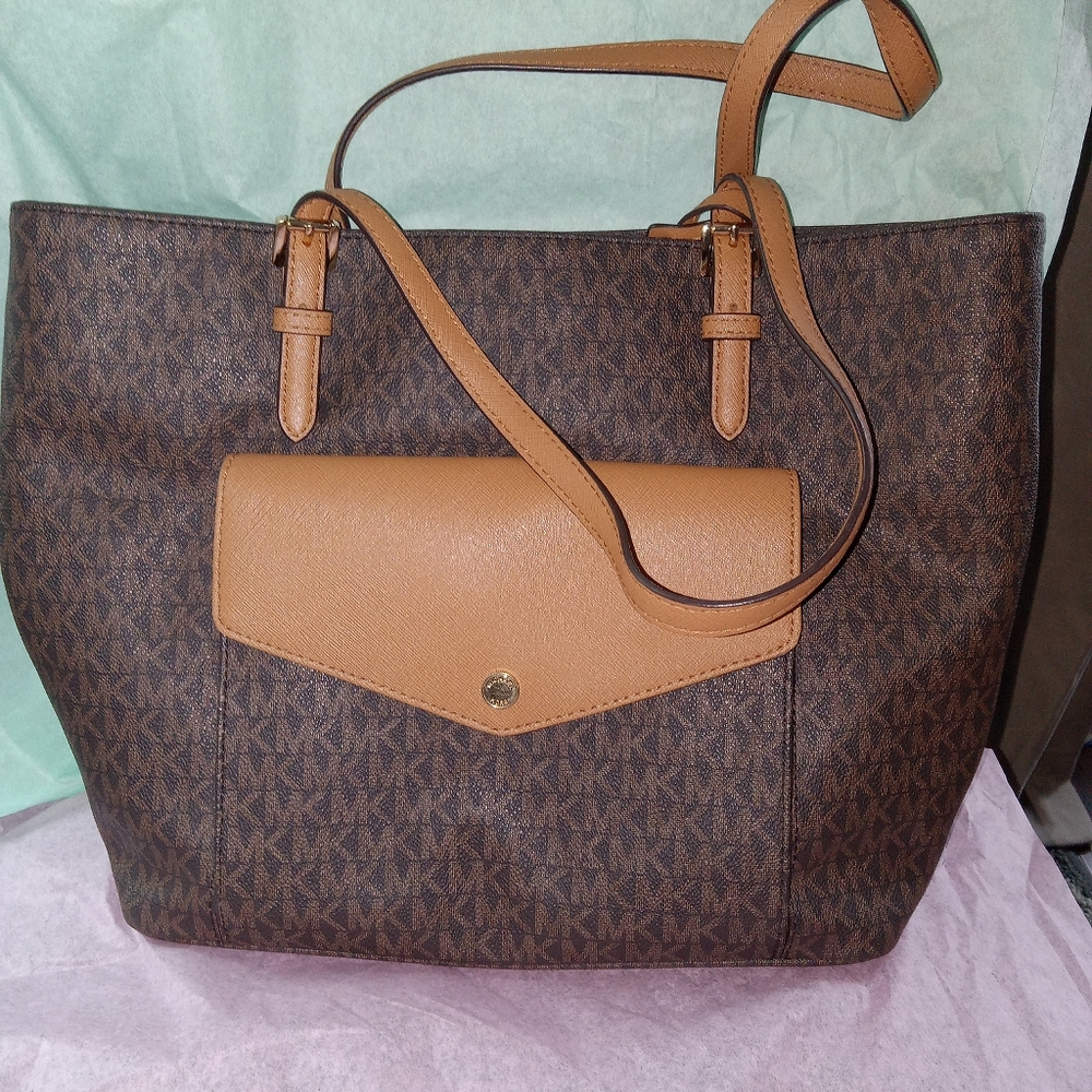 Michael kors bag.   SOLD.......
